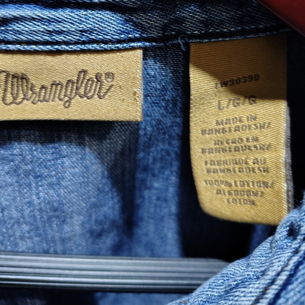 Wrangler Distressed Blue Denim Western Shirt Size Large - Picture 4 of 8